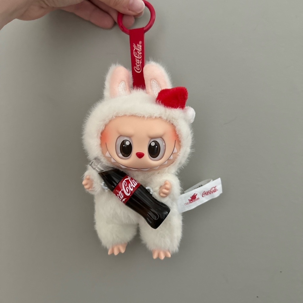 NWT! THE MONSTERS COCA-COLA SERIES-Vinyl
Face Blind Box in Surprise Shake - Picture 4 of 4